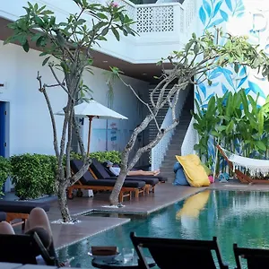  Hostel Dip & Doze Living Indonesia
